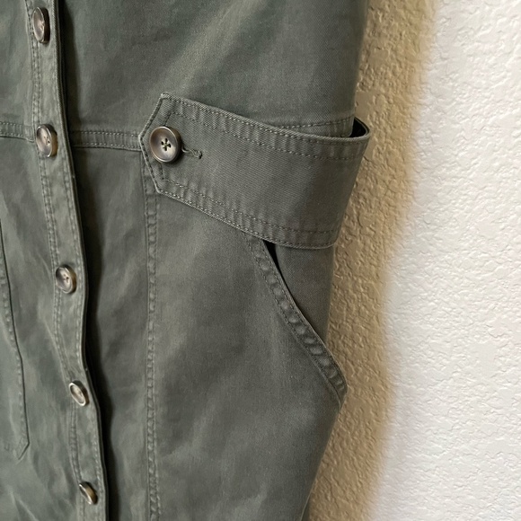 VERONICA BEARD | Cotton-Blend Twill Button Mini Dress in Army Green | Size 6 - Picture 11 of 13